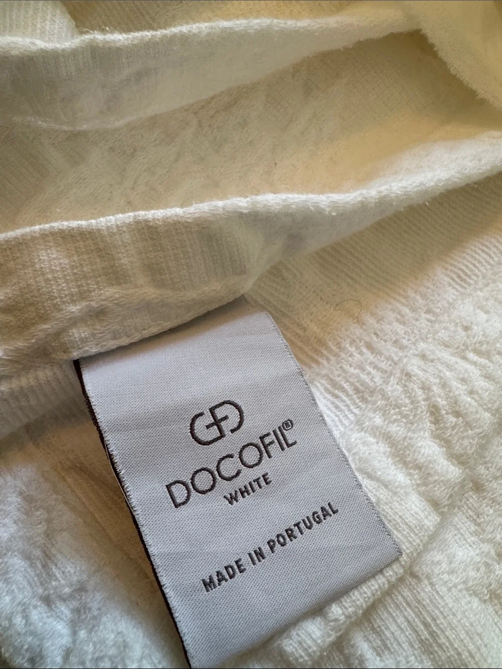 Docofil bright white king size Coverlet 100% cotton. W/ two pillow shams